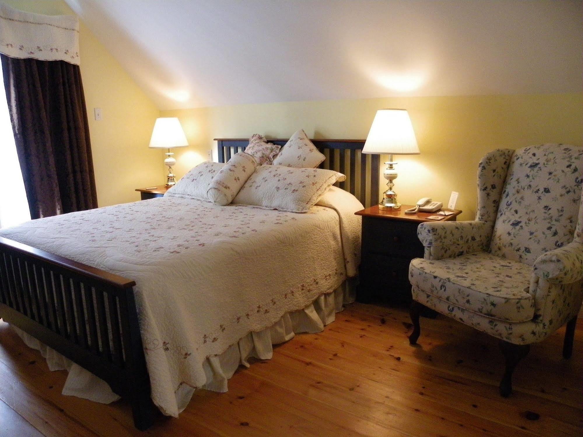 The Colonel'S In Bed And Breakfast Фредериктън Екстериор снимка